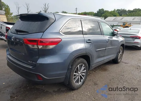 2018 Toyota Highlander Xle z USA, uszkodzony, nr VIN 5TDJZRFH3JS855205